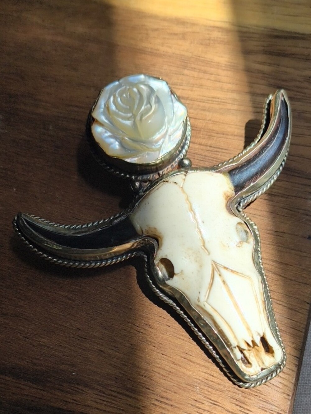 Gorgeous HUGE Statement Pendant! Buffalo Bone Steer Head And Mother Of Pearl - Picture 6 of 9